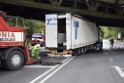 LKW blieb unter Bruecke haengen Koeln Ehrenfeld Innere Kanalstr Hornstr P292